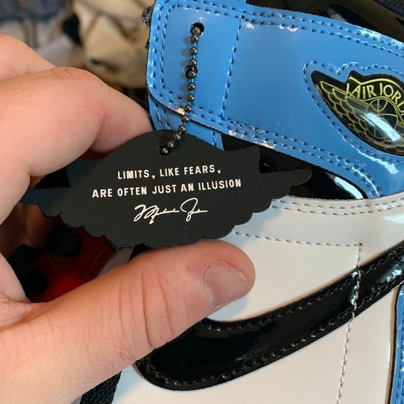 Air Jordan 1 Retro High Og Fearless - Picture 5 of 8